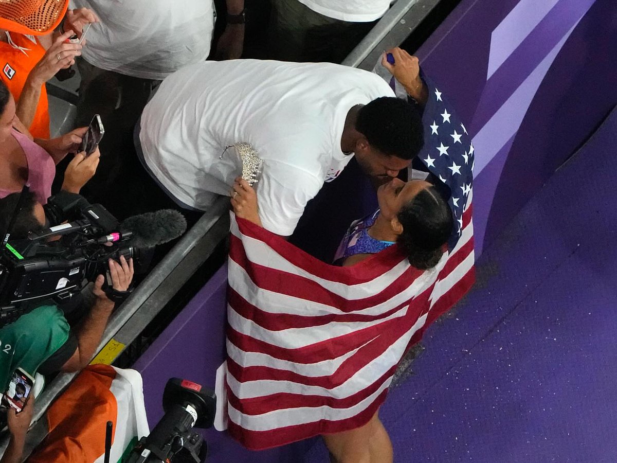 Sydney McLaughlin fans tweet media