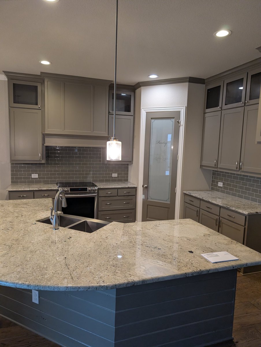 dev_music21's tweet image. No flowers for Valentine's Day...

Just a new house instead!! 😍😂 

We closed on our dream house yesterday and we are so excited!! Can't wait to get moved in and start the next chapter and make new memories in our forever home. ❤️ @mlwistrom1 #ValentinesDay #NewHouse