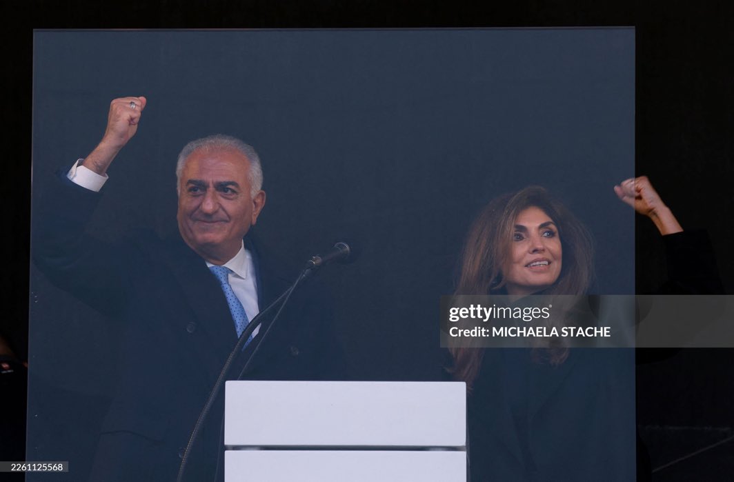 I’m a proud Iranian standing on the right side of history, proudly calling the name of Reza Pahlavi and chanting Javid Shah🙌🏼
#KingRezaPahlavi 
#14FebForIran