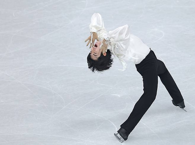 I am extremely proud of Junhwan for achieving fourth place at this Winter Olympics. What made me happiest was seeing him perform both programs with such wholehearted effort and enjoyment, and he himself felt very satisfied with his skating.

I believe this Olympics was a success