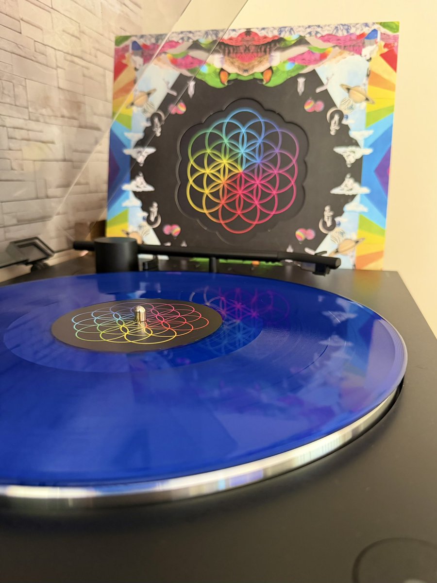 Larissa 143 🦇 tweet media