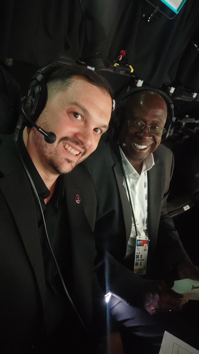 leomargo's tweet photo. Pasó el primer día y vivimos el NBA Rising Stars por HBO Max y TNT Sports junto al gigante Carl Herrera.

Mención extra para mi querido @alemontecchia que la rompió desde Argentina. 

🤜🏻🏀🤛🏻 https://t.co/nwAiwPRJZl