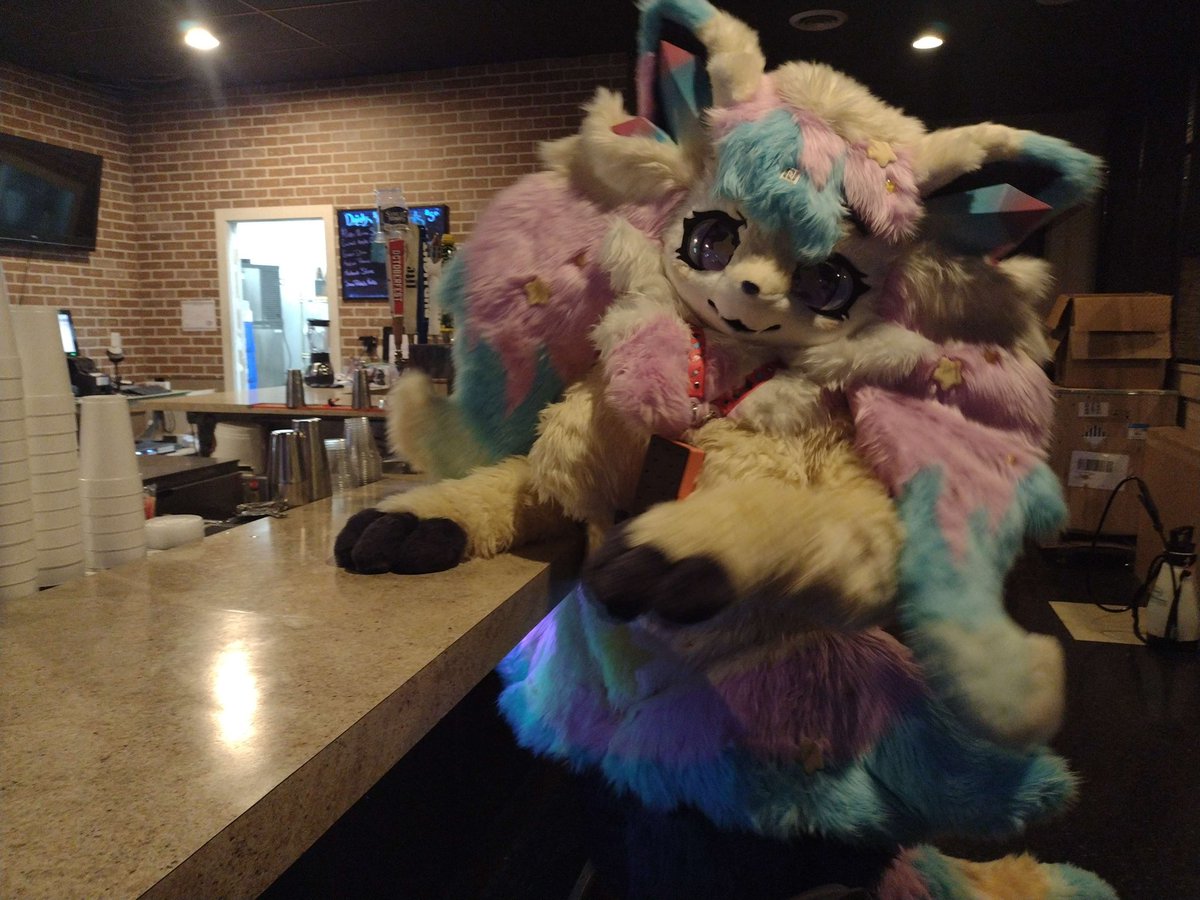 "Care for a drink Kyu~!"🍻🍾🥂🍷🍺🥃
🩵🩷💛