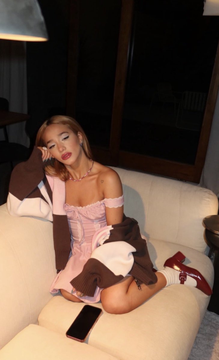 que preciosidad de mujer 
VERTIGO OUT NOW