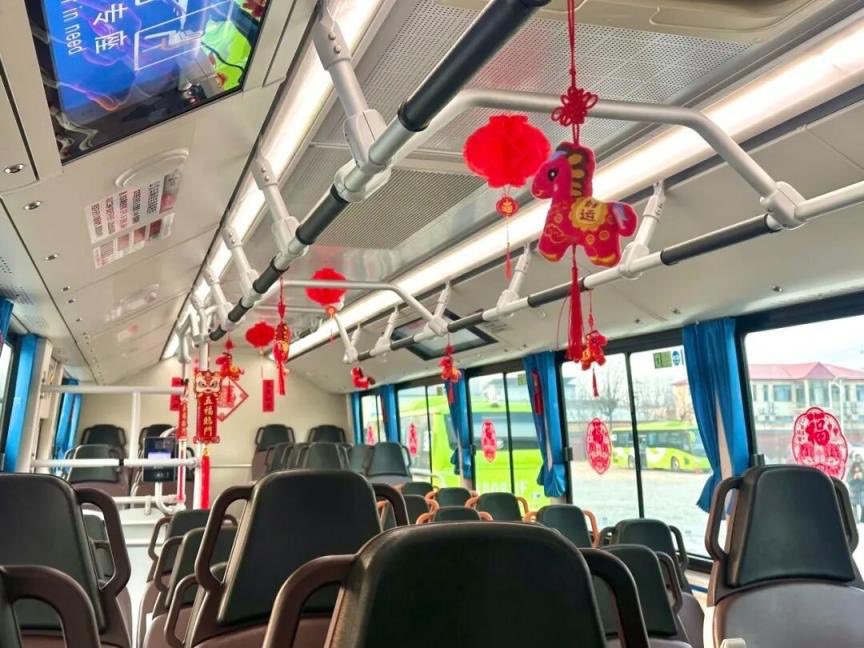 touch_beijing's tweet photo. More than 150 buses along 12 routes departing from Beijing’s #Shunyi District have been decorated with #SpringFestival themed designs.
The “#NewYear buses” are making everyday commutes into festive holiday celebrations. https://t.co/R1bkMjRe5r