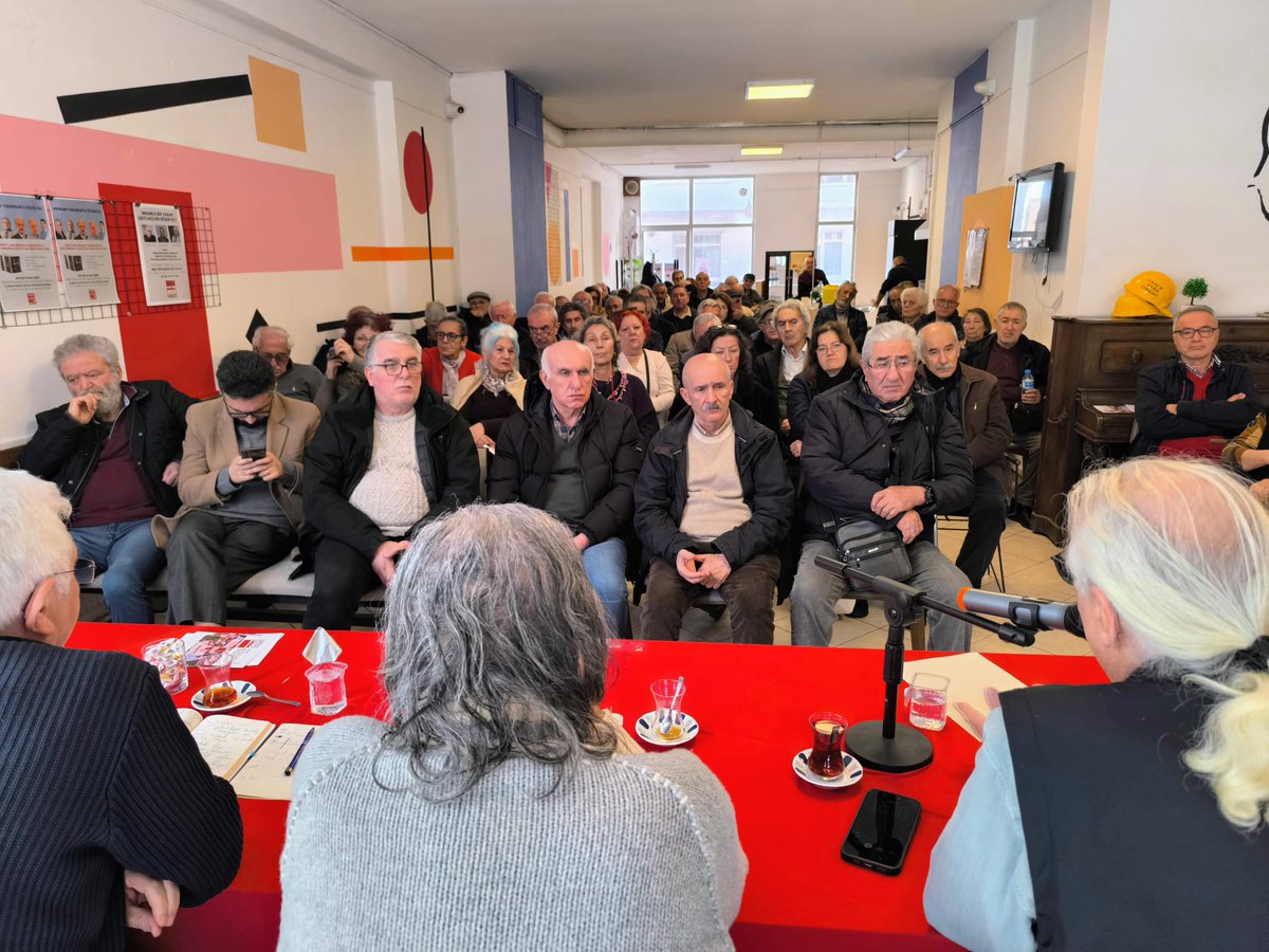 n_tavr52206's tweet photo. Emeklinin Sesi Derneği ilk panelimizi Maltepe Nazım kültür cafede gerçekleştirildi. Panele konuşmacı olarak prof.Dr.Aziz Çelik @Emegin_Halleri , Can Şafak @Canafak7 , Zafer Aydın @zaferaydin63 katıldı. 
Bütün konuşmacı ve izlemeye gelen dostlarımıza ayrı ayrı teşekkür ederiz. https://t.co/VrIqKvt5jl