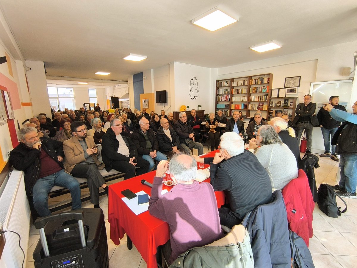n_tavr52206's tweet photo. Emeklinin Sesi Derneği ilk panelimizi Maltepe Nazım kültür cafede gerçekleştirildi. Panele konuşmacı olarak prof.Dr.Aziz Çelik @Emegin_Halleri , Can Şafak @Canafak7 , Zafer Aydın @zaferaydin63 katıldı. 
Bütün konuşmacı ve izlemeye gelen dostlarımıza ayrı ayrı teşekkür ederiz. https://t.co/VrIqKvt5jl