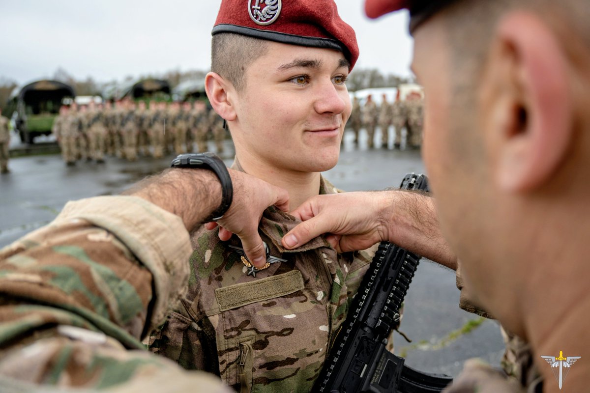École des troupes aéroportées tweet media
