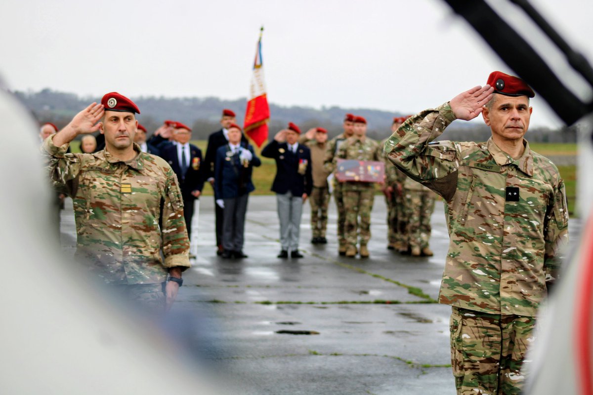 École des troupes aéroportées tweet media