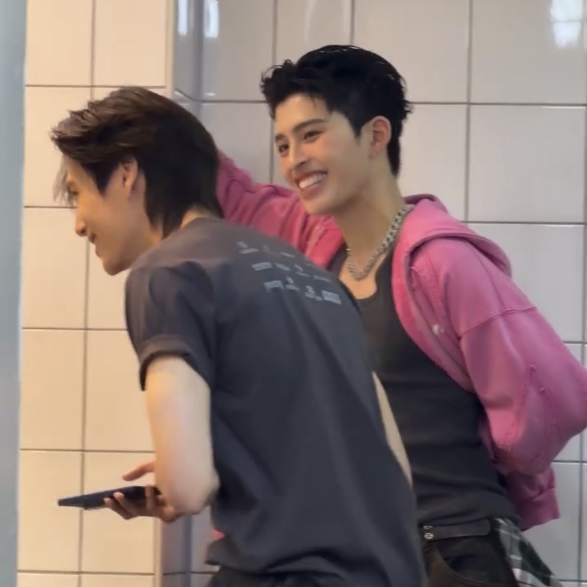 กว่าจะได้เห็นมันยากละเกินน้ออออ555555