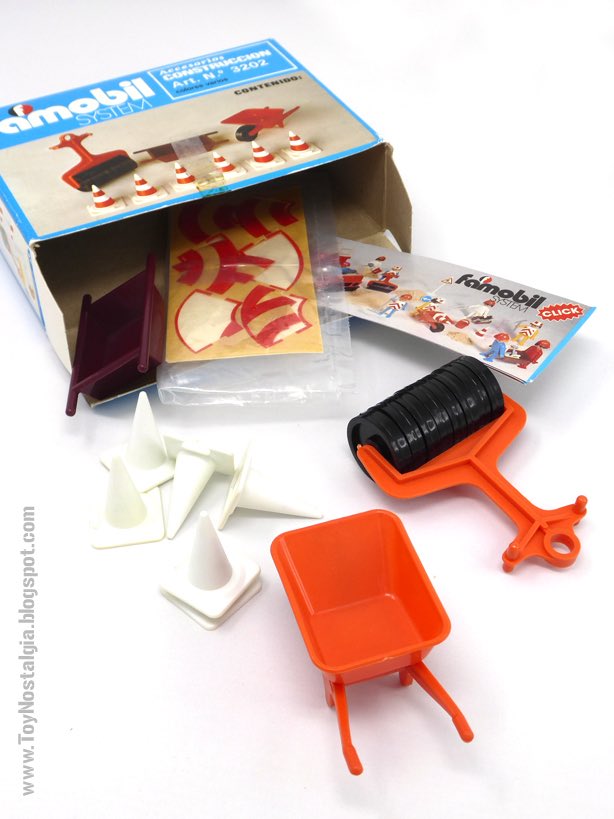 PlaymoNostalgia's tweet photo. De 1974 son también los primeros complementos de obra de #playmobil, que no se incluían de serie en ninguna otra referencia con figuras. Un elemento que aparece aquí es el...-->> https://t.co/HiSvPes5uO

#obreros #albanil #construccion #bau #bauhaus #constructionworker https://t.co/fhjNhoRTSv