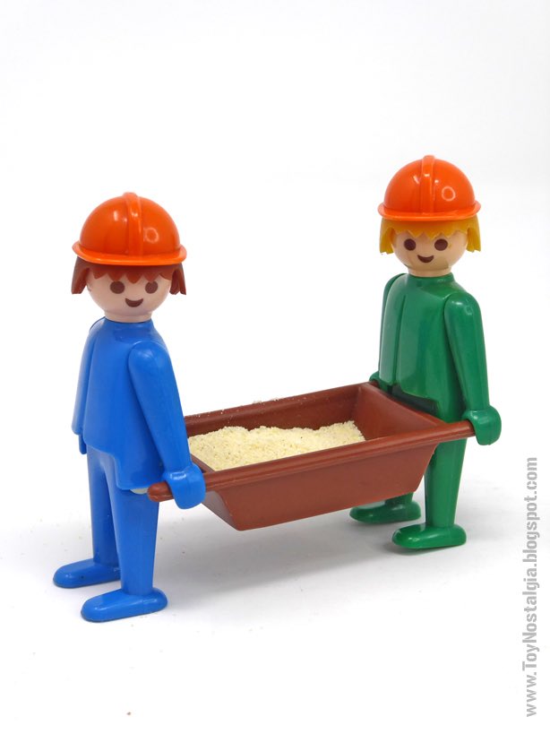PlaymoNostalgia's tweet photo. De 1974 son también los primeros complementos de obra de #playmobil, que no se incluían de serie en ninguna otra referencia con figuras. Un elemento que aparece aquí es el...-->> https://t.co/HiSvPes5uO

#obreros #albanil #construccion #bau #bauhaus #constructionworker https://t.co/fhjNhoRTSv