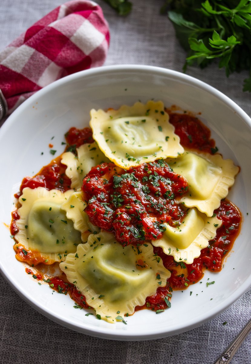 Lobster Ravioli with Marinara Sauce - Simple &amp; Delicious
Light tomato sauce with white wine.  Light, delicious, and a perfect combination.
 giangiskitchen.com/lobster-raviol…  #marinarasauce #lobster #ravioli