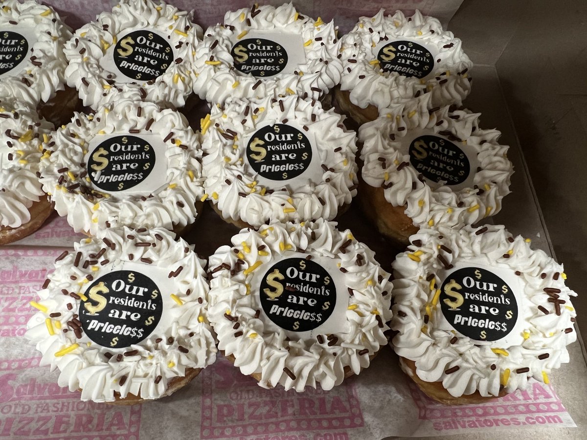rrh_unityIMRP's tweet photo. Others may have a day
Meanwhile at Unity, we have a week 
Happy Resident Appreciation Week. 🩺🥼
Thank you to our outstanding attendings and coordinators who made this week extra special for us https://t.co/3DVkliJFis