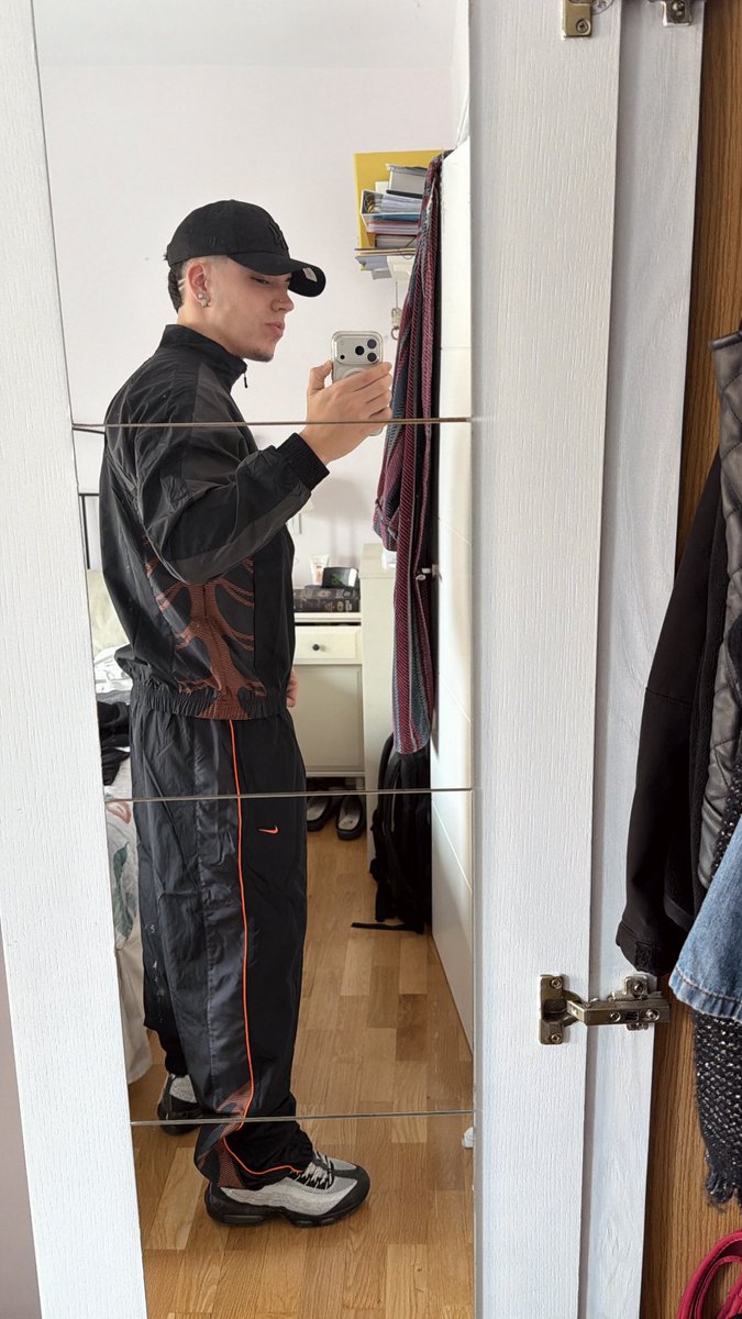 nuevo chandal, te toca reembolsarmelo perrito🤑🐶