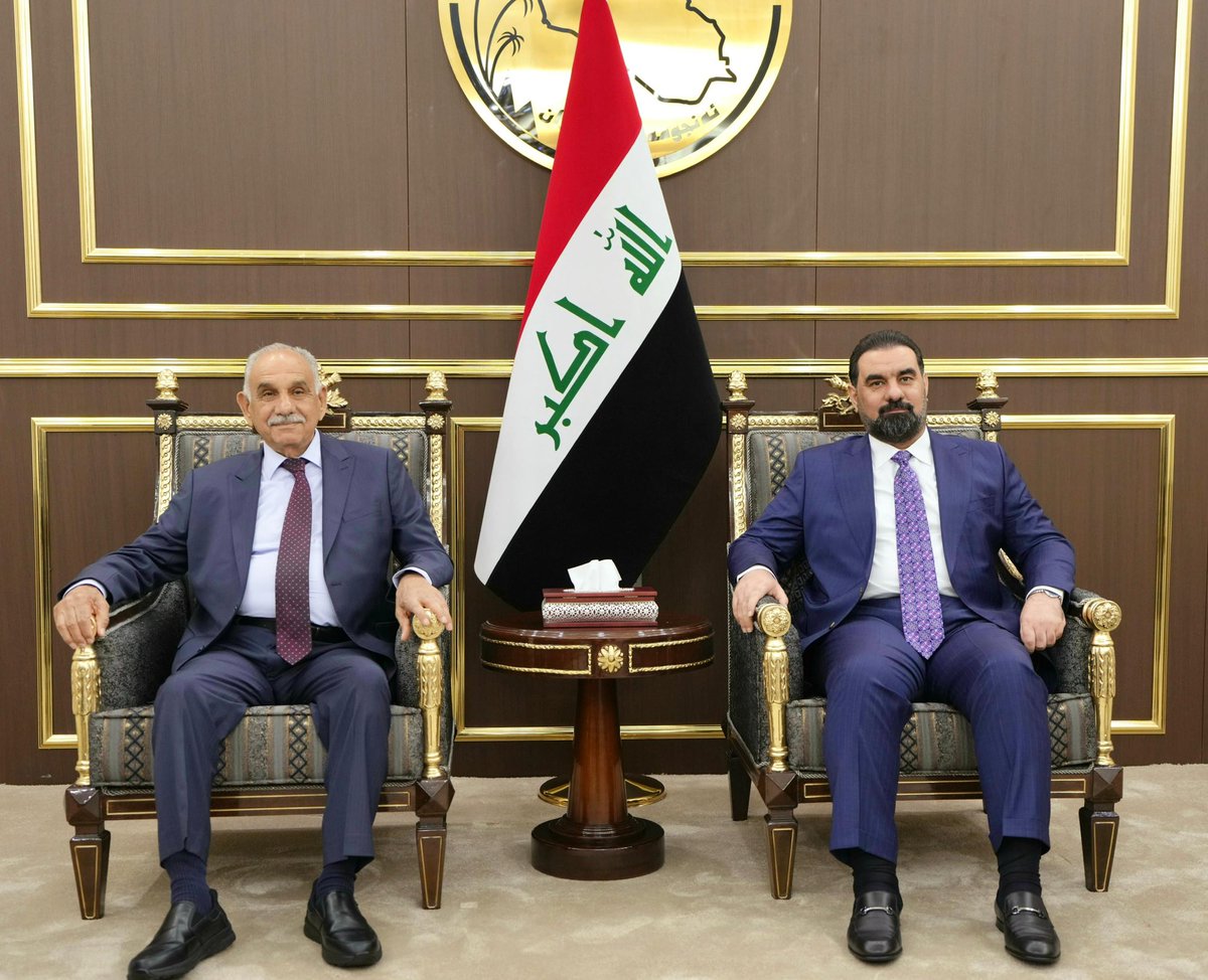 استقبل رئيس مجلس النواب السيد هيبت الحلبوسي، اليوم السبت، نائبَ رئيس مجلس الوزراء الأسبق الدكتور صالح المطلك.

وناقش اللقاء الأوضاع السياسية، وأهمية التنسيق والتعاون بين القوى السياسية؛ لتعزيز الاستقرار.