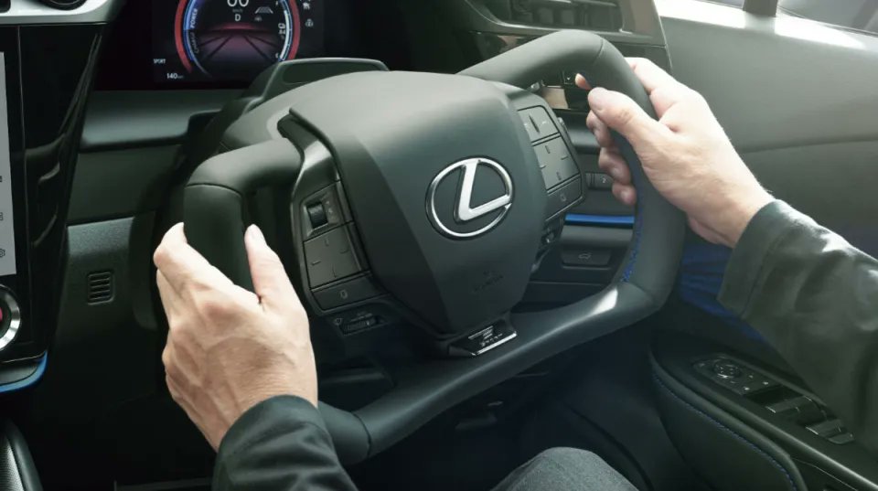 China marca el camino: adiós a los volantes 'yoke' a partir de 2027 por motivos de seguridad

👉🏼 Estos volantes se han popularizado desde que Tesla lo introdujo en 2021 en el Model S Plaid