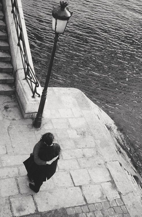 evening chill
the heat of your hand
in mine

~ Petro C.K., @petro_ck // #Photography: Edouard Boubat, Paris 1964 #SaintValentin #ValentinesDay #DíaValentin #haiku