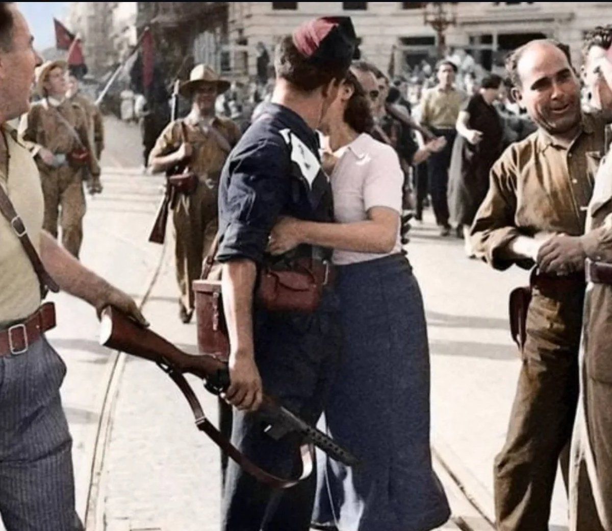 ArquixHiberus's tweet photo. Si bien el amor es siempre hermoso, en el socialismo se materializa es su máximo esplendor https://t.co/hggypEI7uJ