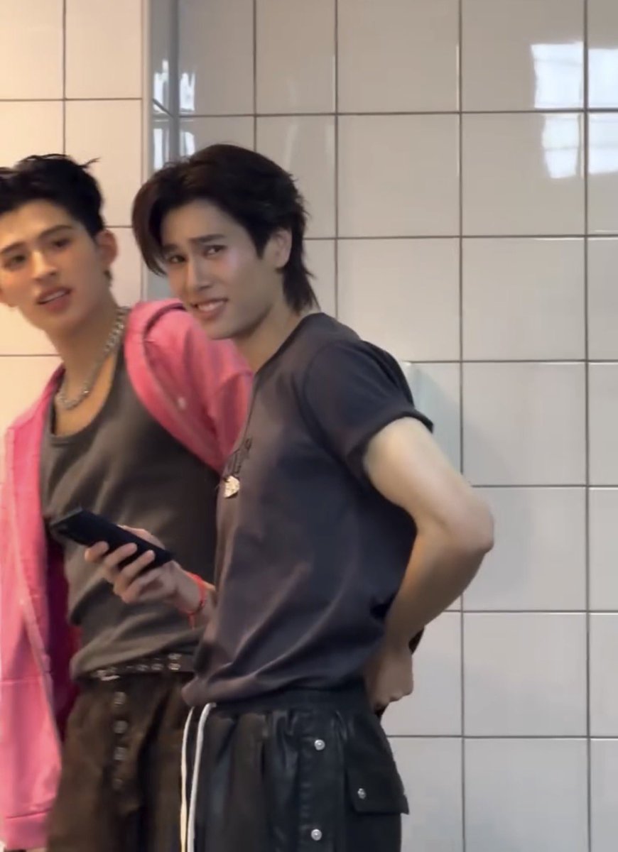 วินาทีตำรวจลงสาววาย55555555555555555555555555555555555555555555555555555หน้าภูวินแบบพี่หญิงทำไรอ่ะ นี่หน้าแบบนี้เลย🤨