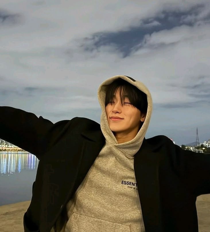 chaesangpoem's tweet photo. Eternal Sunshine | #sansang few tweets au ¡!

Dónde Yeosang tiene un emprendimiento de flores eternas y San es su mayor comprador https://t.co/5fFVVkl7U2
