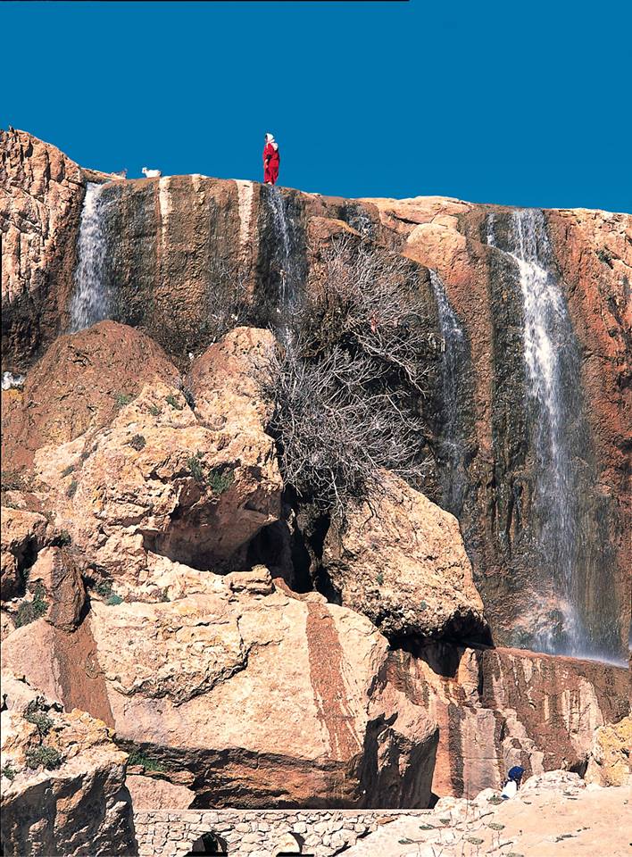 Another #waterfall.. and a grounded rural woman.. Both symbolize the perpetual life thriving in this land and beyond: Kesra, natural stronghold of #Tunisia's indigenous humans for millennia.. Immortalized through the lens of <a href="/chouk_nejib/">nejib chouk</a>