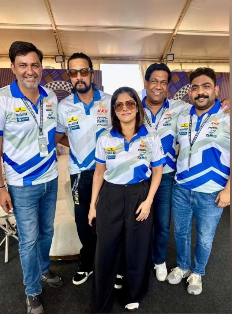 kicchacult1224's tweet photo. Today Exclusive Pic.!😎🔥

Namma @KicchaSudeep Boss♥️🫶

@iampriya06 @SupriyanviPicS 
#KicchaSudeep #BRBFirstBlood 
#KichchasKingsBengaluru #KKB https://t.co/wGxXmtKhQX