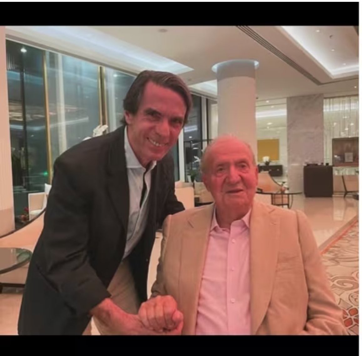 joanbaldovi's tweet image. Dos golfos.