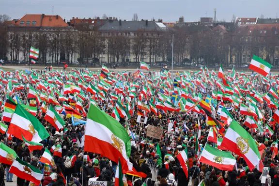 hamzelu's tweet photo. این قلب ایران بود که خارج از (و)تنش داره می تپه. به زودی این قلب رو به (و)تنش بر می گردونیم!
#IranRevolution2026 
#IranMassacre https://t.co/0NGatZjiAV