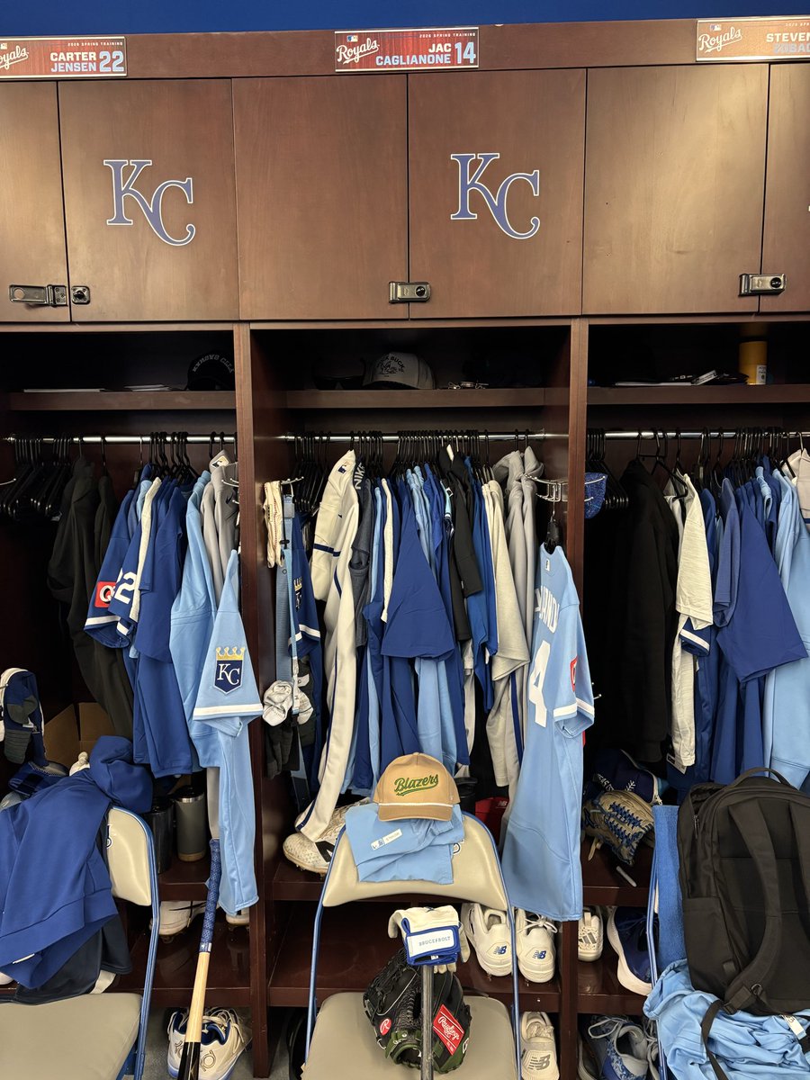 TylerTolbert12's tweet image. @jac_caglianone there’s a gift in your locker 😂😂😂 @VPasquantino