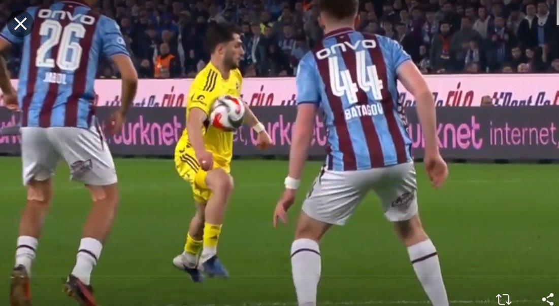 Süper Lig’de elle oynamanın serbest olduğu tek takım Fenerbahçe!!!

Böyle bir şey olamaz! Resmen tiyatro izliyoruz!!!#TSvFB