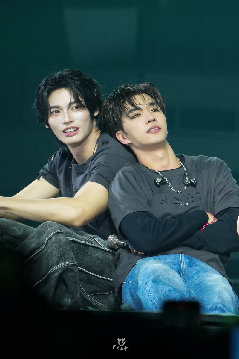 พ่อแม่พี่น้องงง เจ้าข้าเอ้ยยย มาทางนี้มาชิม ทรงเสี่ยกัยceoหุ่นนายแบบหมื่นล้านทางนี้ค่าาาาา รับประกันความอร่อยระดับมิชิลินสตาร์ 🙋🏻‍♀️🙋🏻‍♀️🙋🏻‍♀️🙋🏻‍♀️🙋🏻‍♀️🙋🏻‍♀️🙋🏻‍♀️🙋🏻‍♀️🙋🏻‍♀️🙋🏻‍♀️🙋🏻‍♀️🙋🏻‍♀️🙋🏻‍♀️🙋🏻‍♀️

PERTH TANAPON UNCONTROL

#RISERCONCERTD2