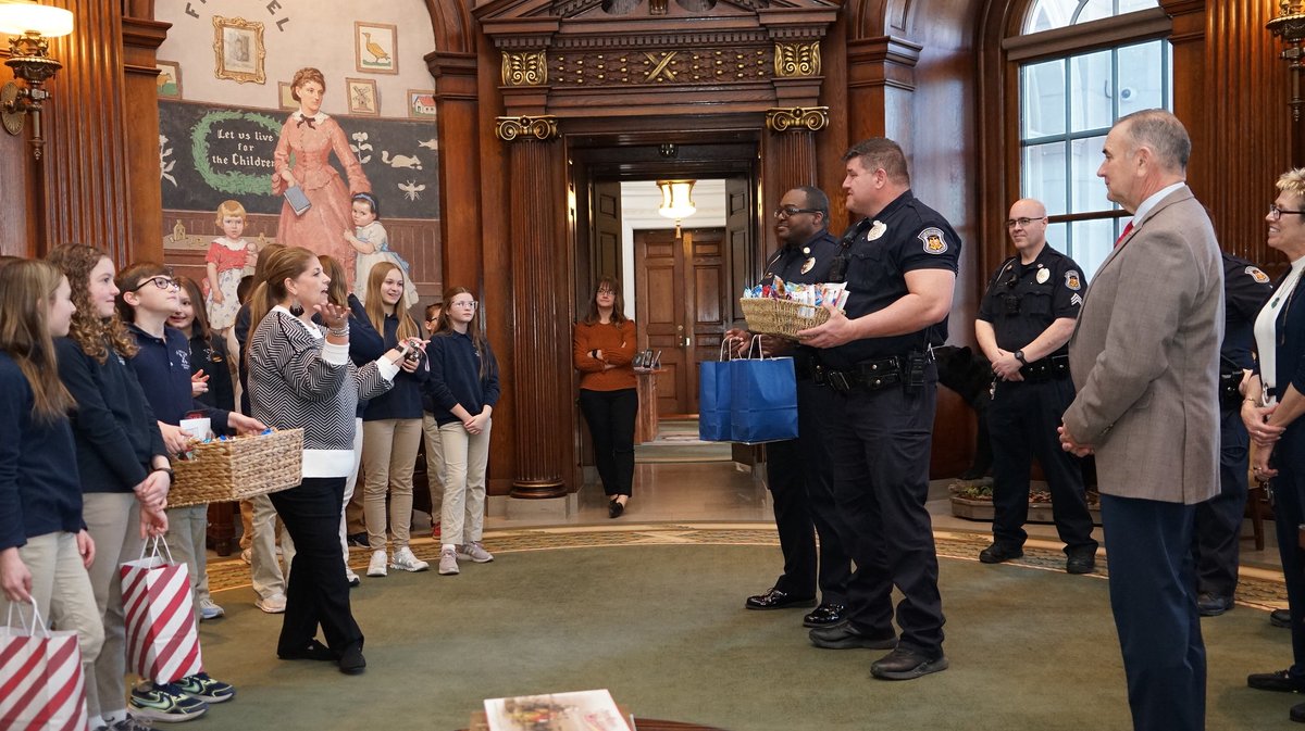 Capitol Police tweet media