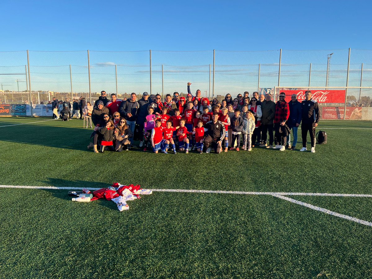 ⚽️ Amistad 4 - FC Barcelona (Masía) 3

➡️ El 2ª Benjamín B ha vencido por 4 - 3 al FC Barcelona de la Masía en el Torneo que disputa en Salou.

🏆 Mañana disputará la semifinal frente al Girona.

#VamosAmistad #CanteraDeAragón #TodoAlRojo