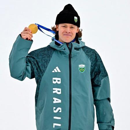 RomeuZema's tweet photo. HISTÓRICO!!!! 🏅🇧🇷

O Brasil conquistou seu primeiro ouro nas Olimpíadas de Inverno. Parabéns ao grande Lucas Pinheiro pela marca no slalom gigante!! 👏 https://t.co/dp27L8o7v1