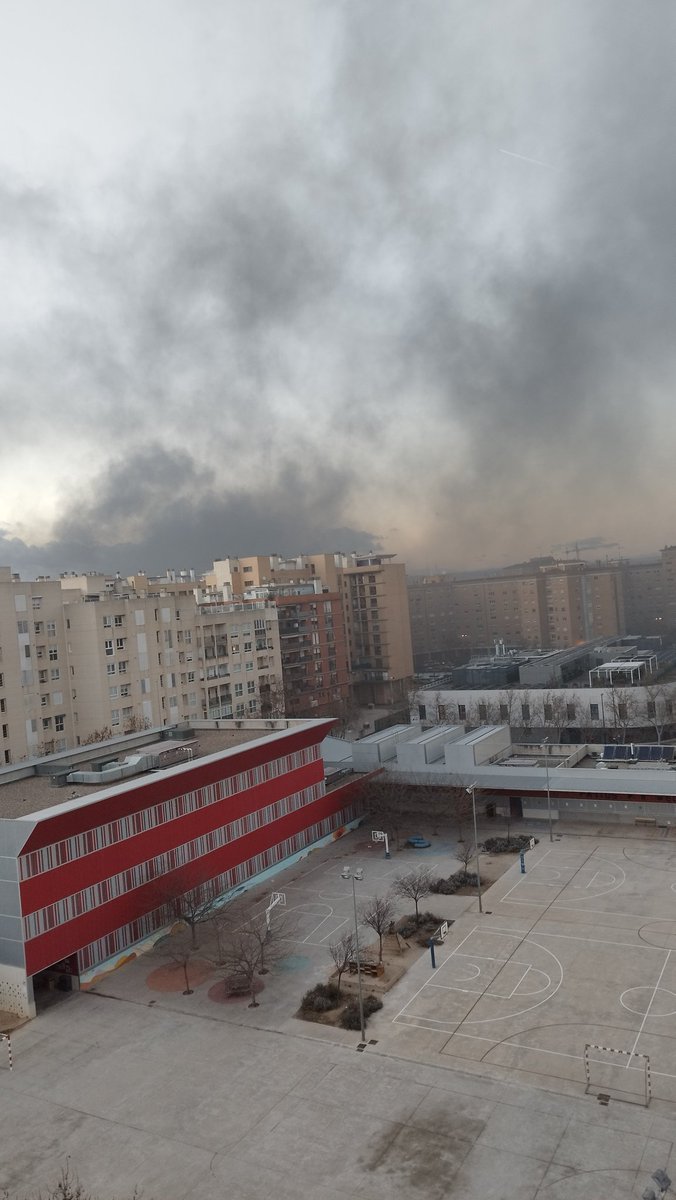 cabezas1981's tweet photo. @AdrianaGJordan @zaragoza_es @rne @radio5_rne @RTVEaragon Así se ve desde Vadorrey https://t.co/h30HFKooVV
