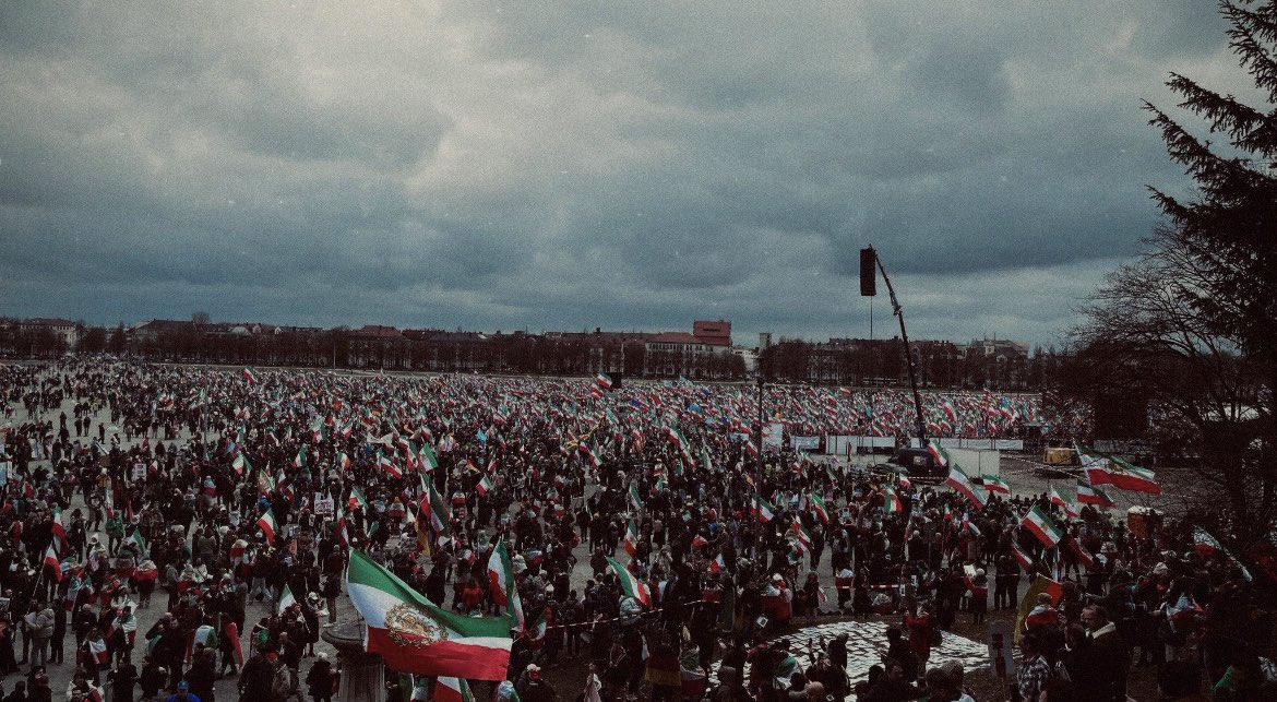 ma_hd_'s tweet photo. عشق به میهن
به فرمان شاه

#جاويدشاه‌ 
#14FebForIran 
#KingRezaPahlavi https://t.co/Eme741QGH5