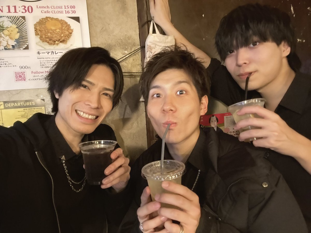 No.365

この企画も最終日です！！！

勝手に決めて勝手にやり始めた企画ですが、お付き合いいただきありがとうございました😌

そんな今日はストハイDAY！

なんや言うてええメンバーです
ストハイであれることに改めて感謝

それもこれも皆さんのおかげ

ありがとう

#ゆうやの１日１しあわせ