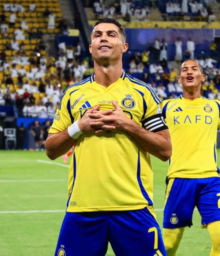 🚨 𝗖𝗥𝗜𝗦𝗧𝗜𝗔𝗡𝗢 𝗥𝗢𝗡𝗔𝗟𝗗𝗢 🇵🇹 𝗕𝗨𝗧𝗘𝗨𝗥 𝗙𝗔𝗖𝗘 𝗔̀ 𝗔𝗟 𝗙𝗔𝗧𝗘𝗛 𝗣𝗢𝗨𝗥 𝗦𝗢𝗡 𝗥𝗘𝗧𝗢𝗨𝗥 !!! ⚽️🐐

𝟵𝟲𝟮𝗲̀𝗺𝗲 but pour le Portugais. 🤯