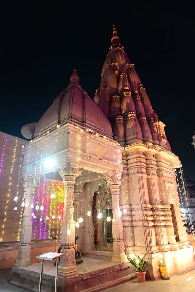 Namamigangesf's tweet photo. महाशिवरात्रि के पूर्व संध्या पर ऐसा दिखा श्रीकाशी विश्वनाथ धाम.. https://t.co/5qKIhsaXtc