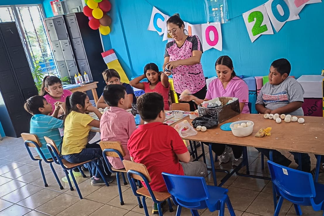 En el Centro de Educación Especial San Juan Bautista🏡, se celebra el Día de San Valentín♥️, las niñas y niños recibieron obsequios y disfrutaron de deliciosos platillos🍽️.

#VocesSBS #RelatoSBS #HistoriaSBS #Guatemala #Discapacidad #Familia #niñez #ElPuebloDignoEsPrimero