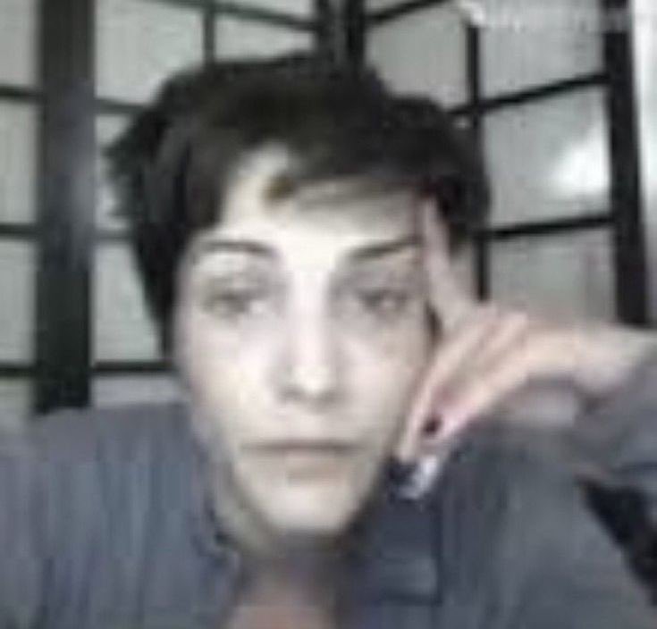 tudo na gabi me irrita a cara dela a voz dela o jeito q ela lê  #ProvaDoAnjo