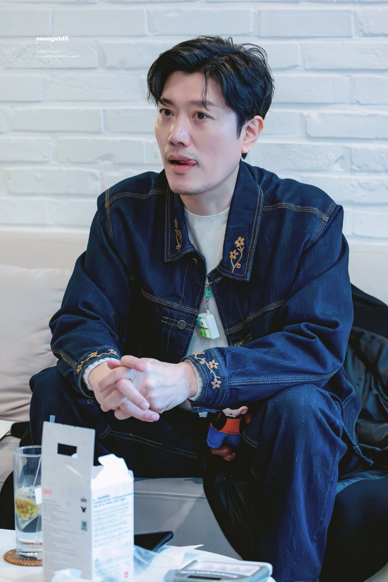 260208 생일카페 : DEAR MY H
😋

#박희순 #ParkHeeSoon