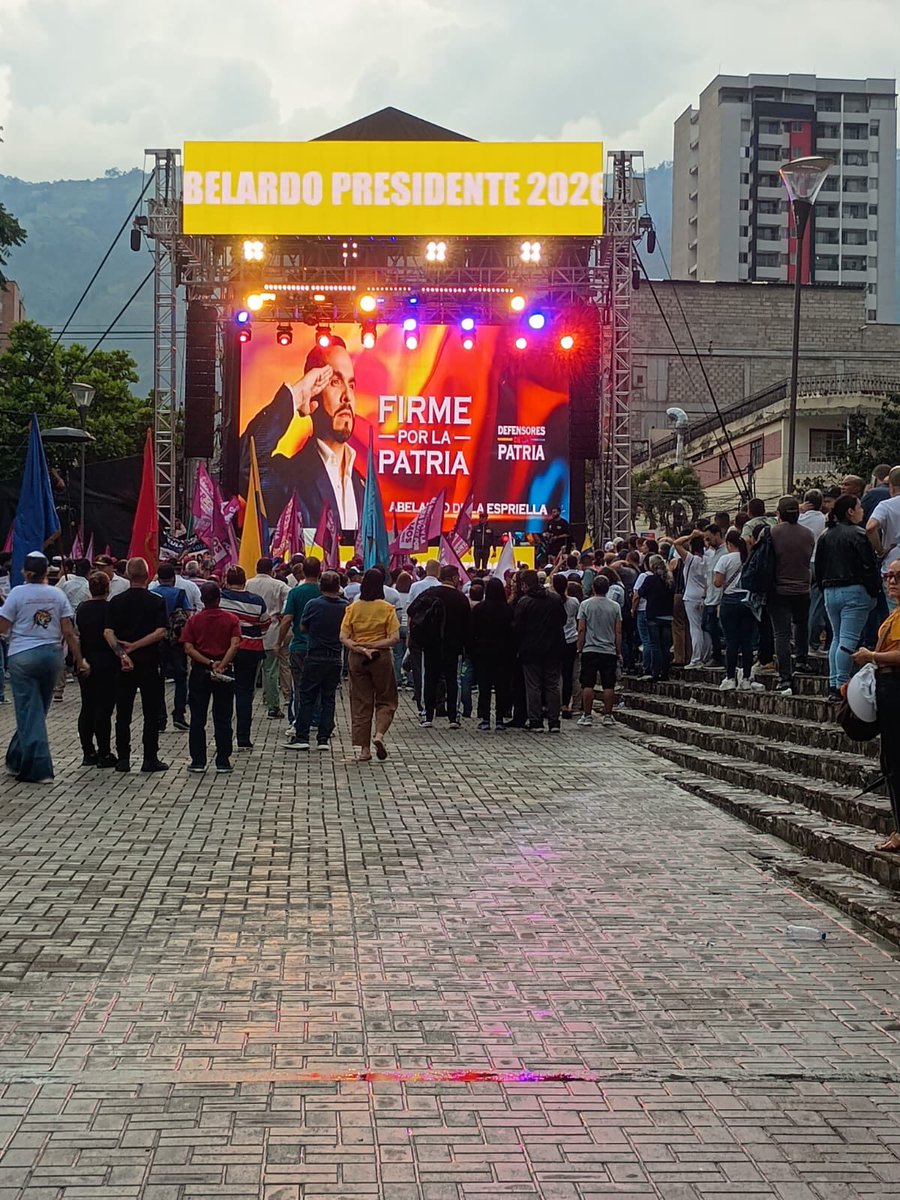 perez_69_'s tweet image. Llenando plazas o recortando fotos para que parezcan llenas? …. La realidad es otra…