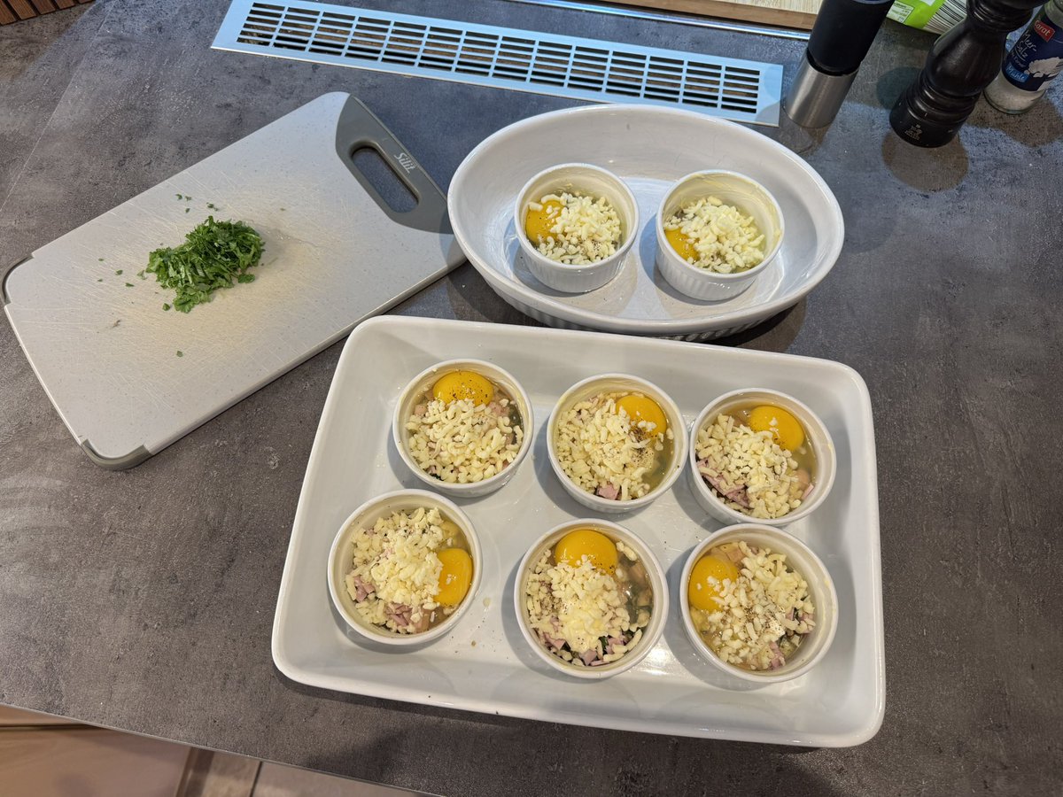 Andreas_SQL's tweet image. Gebackenes Ei. Oder wie der Franzose sagt Oeufs Cocotte.
#erkochtschonwieder