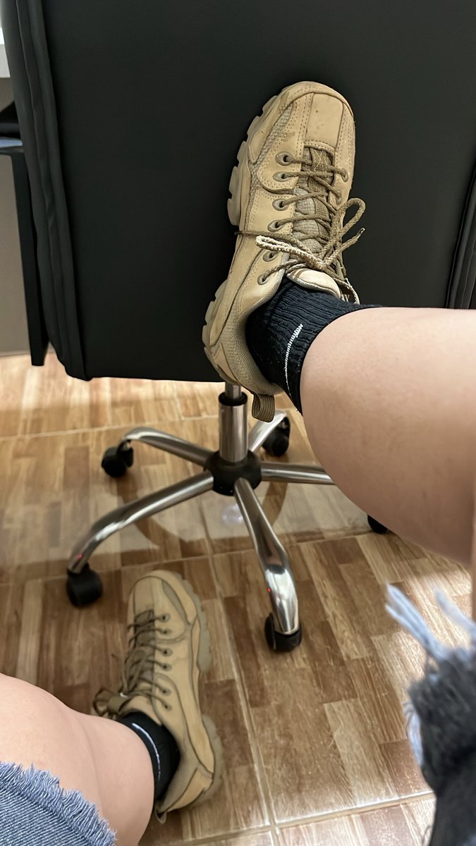 feetfetish106's tweet photo. Consegue imaginar o cheirão?🧀🥾🥵
https://t.co/ASTVaIc39q
#cashmaster #gayfeet #malefeet #soccer #soccerfetish #findom #podolatriabrasileira #stinkyfeet #footodor #bigsock #football #footballboots #Chudai #wata https://t.co/fAFEGNiXIc