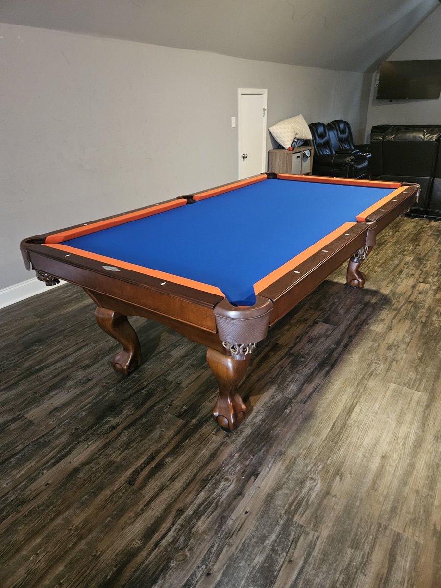 ProBilliards1's tweet image. How it started vs How it Ended 😉
Out with the old Burgundy color felt 
Hello to the new TWO-Tone Look 👀
Euro Blue Table w/ Orange Rails ( #AuburnUniversity ) Two-Tone Look 
8' Brunswick #PoolTable #RackemUp 
#ThePoolTableGuy 🎱