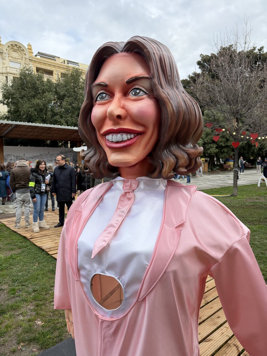 Ambiance festive, couleurs éclatantes, animations pour petits et grands… le Village du Carnaval vous promet un moment convivial et plein de bonne humeur 🥳