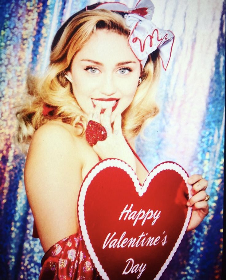 mileysickening's tweet image. □ single
□ taken
☑ in love with miley cyrus