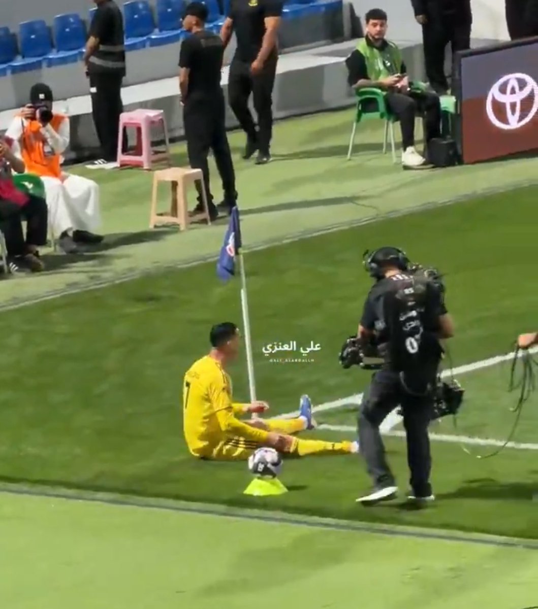 مالوم رجلك لو شكت كايد الكود ..
أتعبتها ترقى سنود المعالي 💛